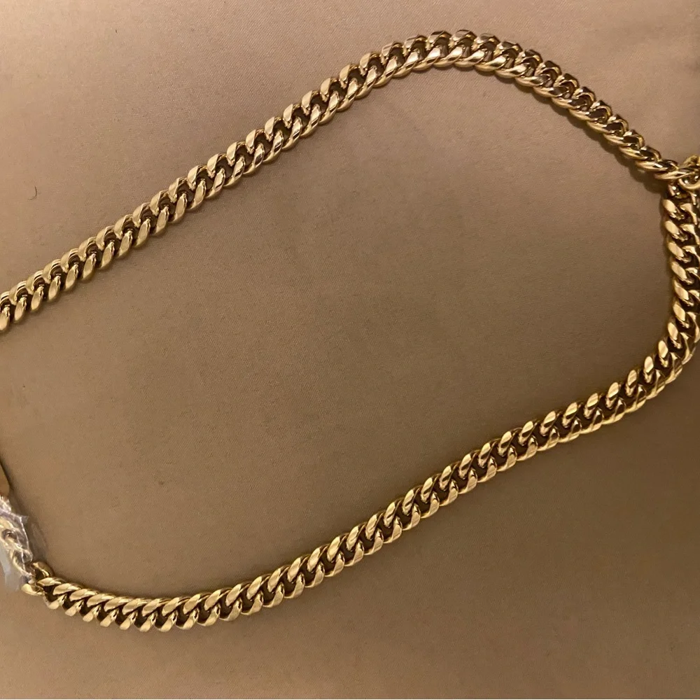 Gold stainless steel chain necklace
18mm - Picture 2 of 6